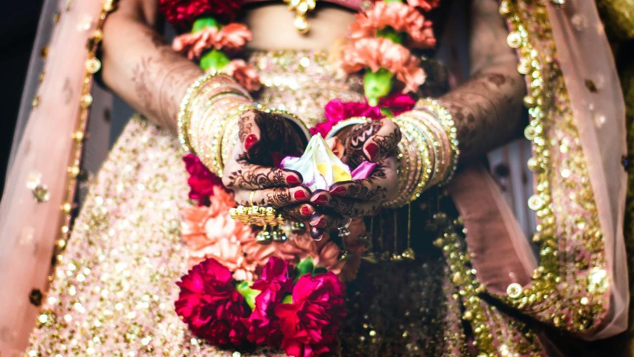 Novotel Chennai Sipcot Εξωτερικό φωτογραφία Bride holding a pot of haldi