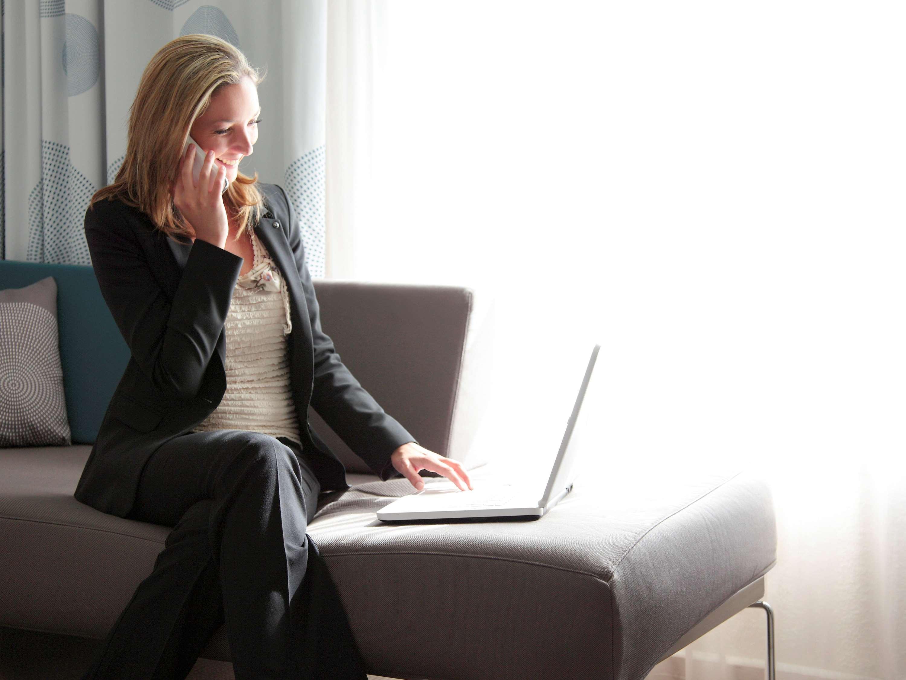 Novotel Chennai Sipcot Εξωτερικό φωτογραφία A woman working from home
