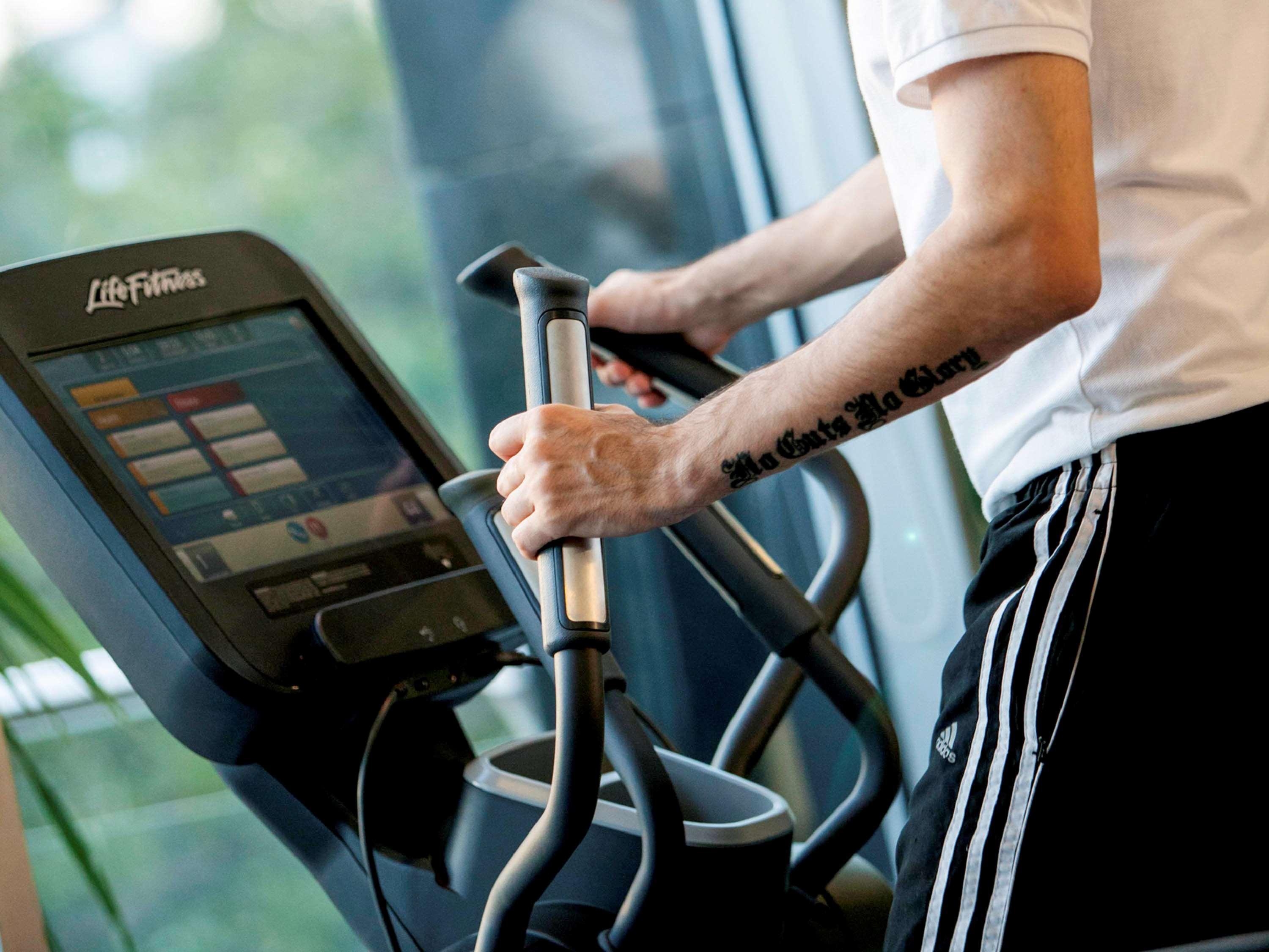 Novotel Chennai Sipcot Εξωτερικό φωτογραφία A cross trainer