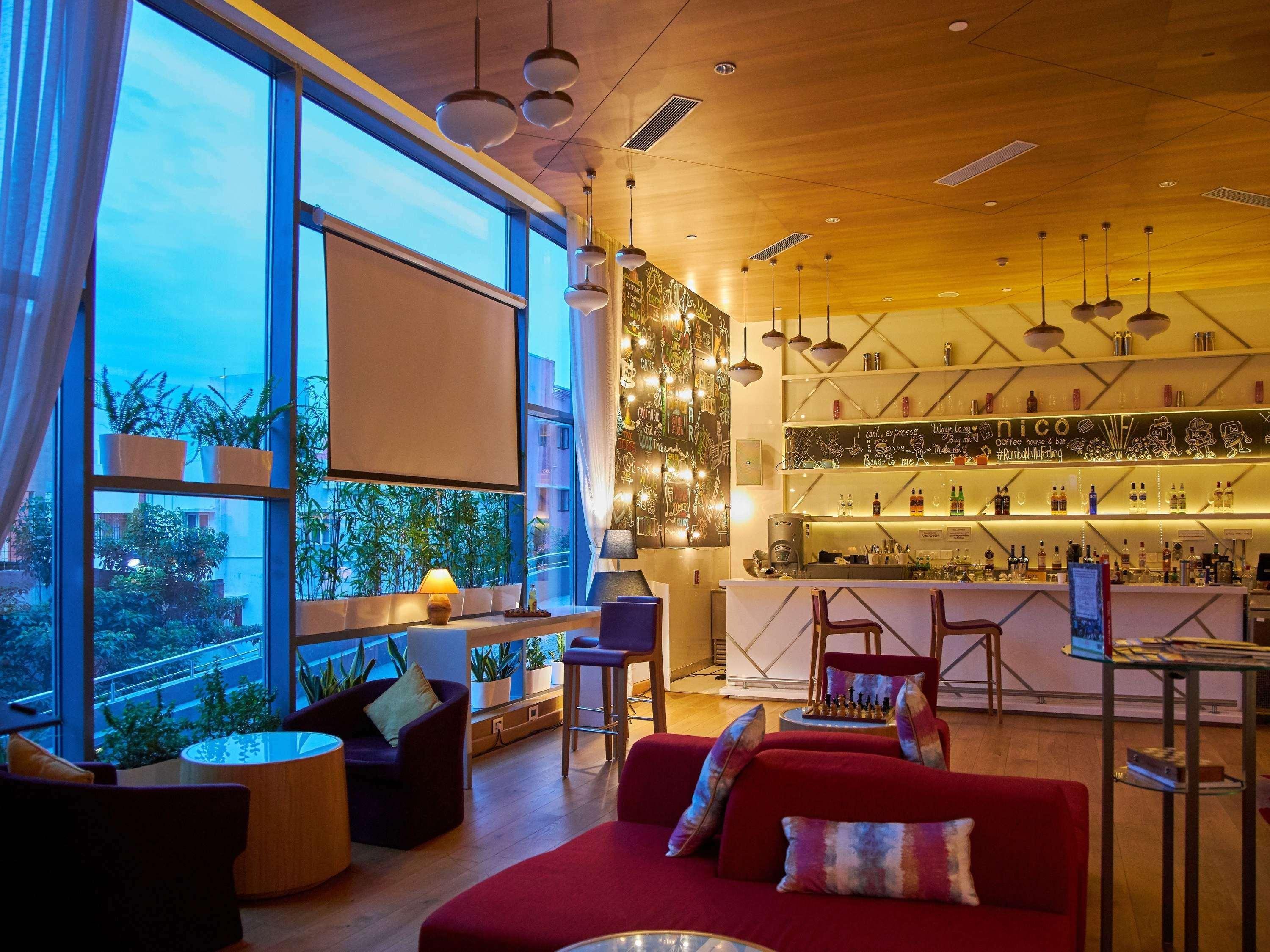 Novotel Chennai Sipcot Εξωτερικό φωτογραφία The bar at the 360° Sky Lounge