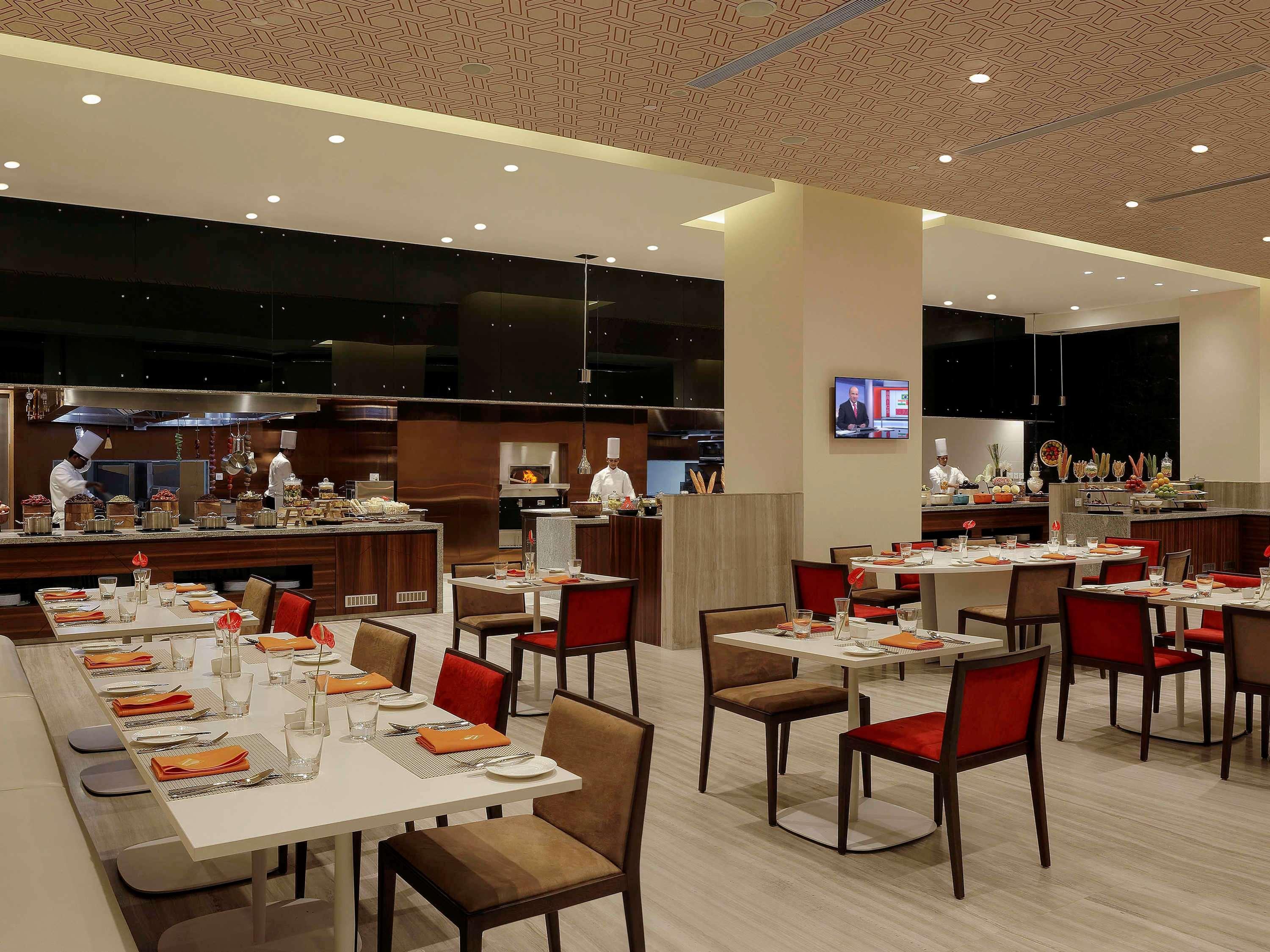 Novotel Chennai Sipcot Εξωτερικό φωτογραφία The restaurant