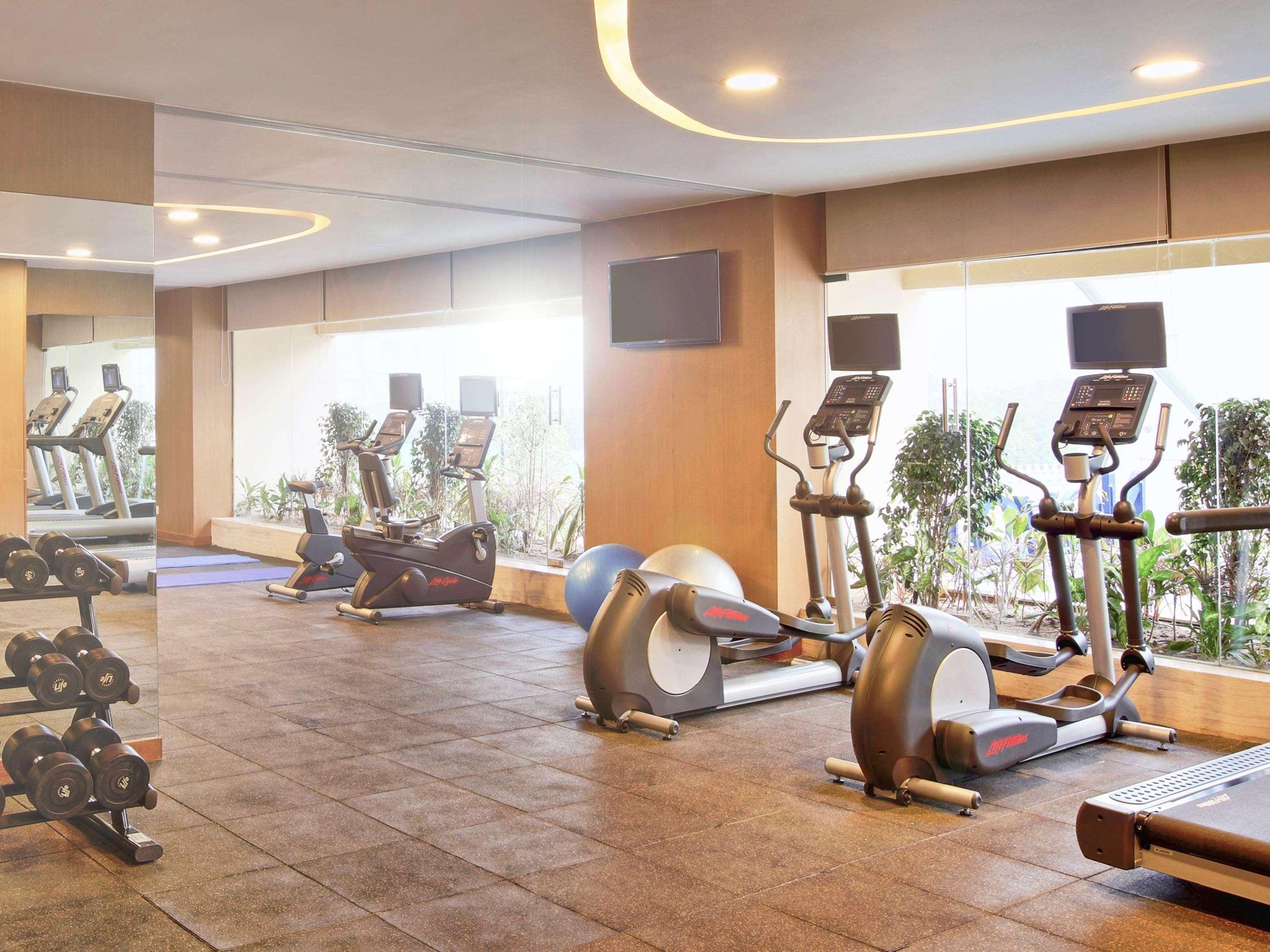 Novotel Chennai Sipcot Εξωτερικό φωτογραφία The gym at the hotel