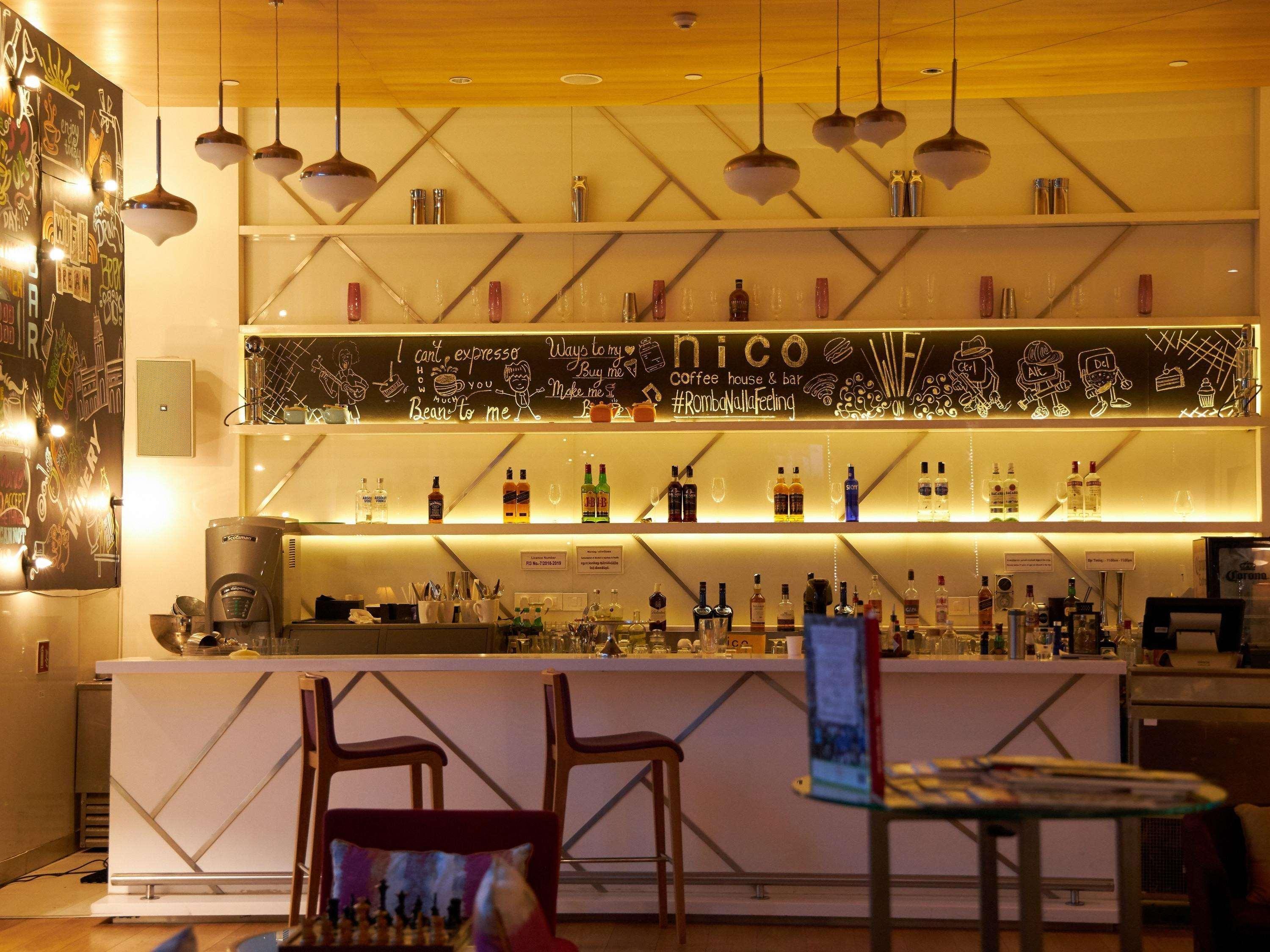 Novotel Chennai Sipcot Εξωτερικό φωτογραφία The bar at the 1900 restaurant