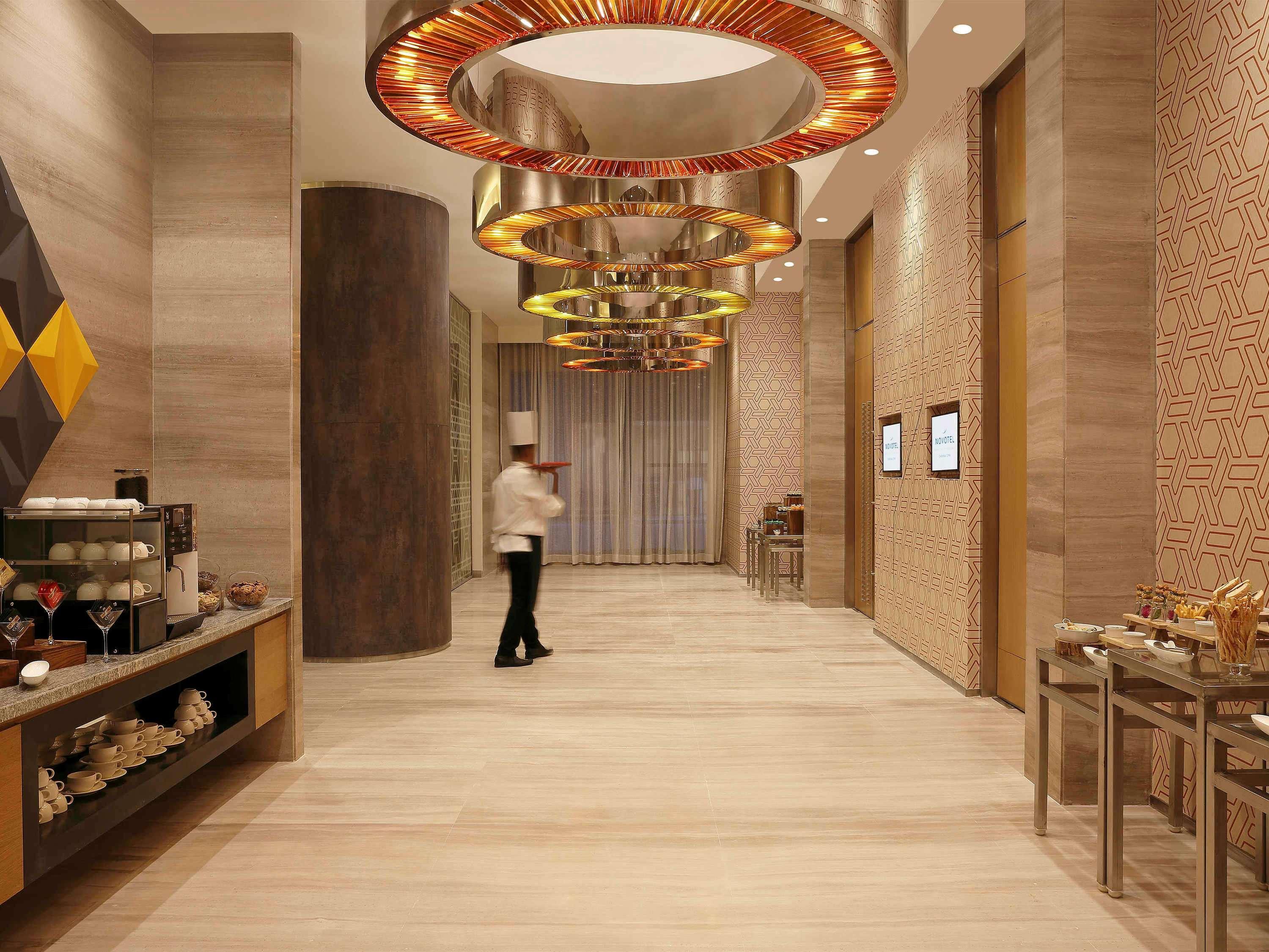 Novotel Chennai Sipcot Εξωτερικό φωτογραφία The lobby
