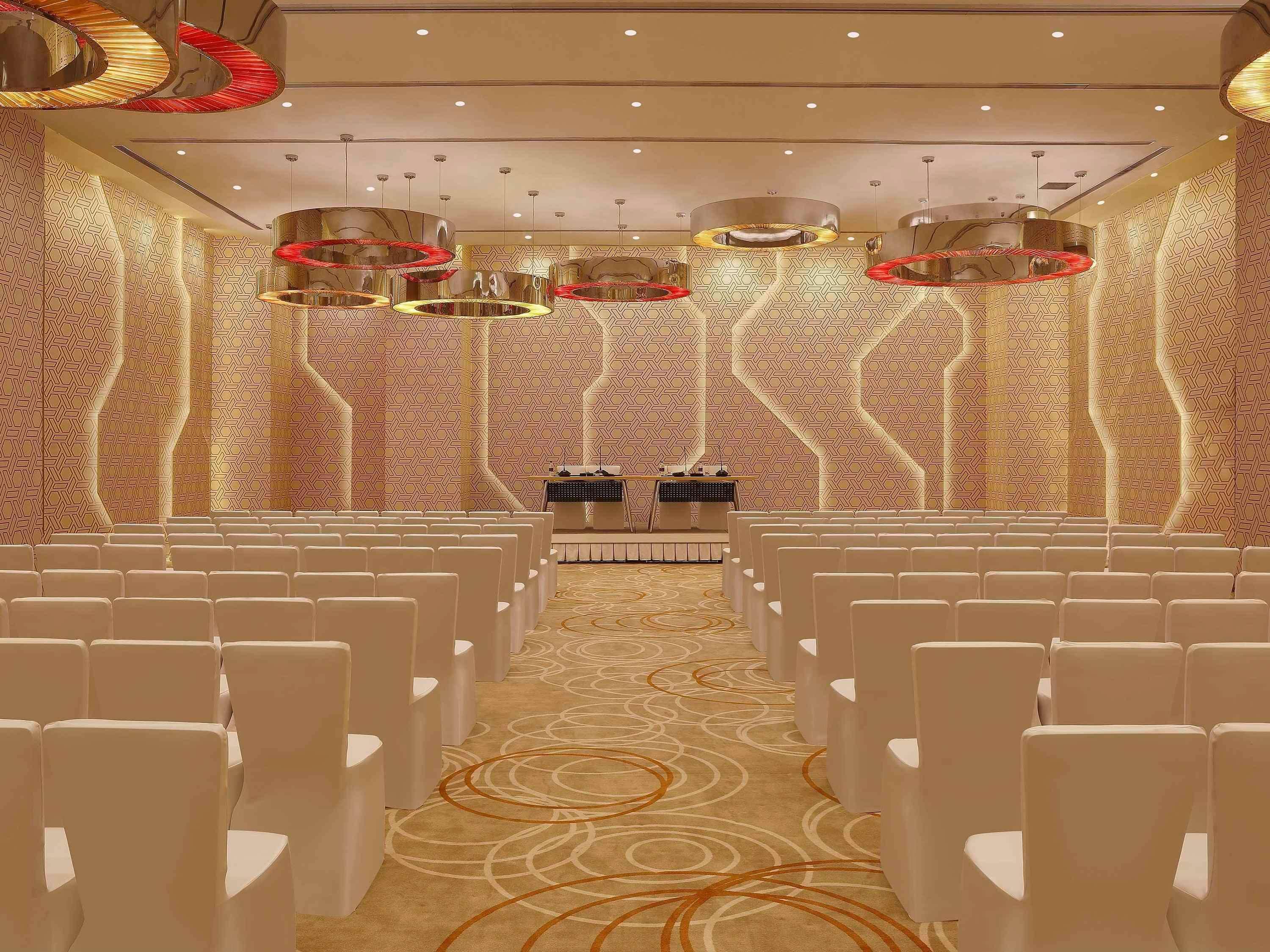 Novotel Chennai Sipcot Εξωτερικό φωτογραφία The interior of the new church