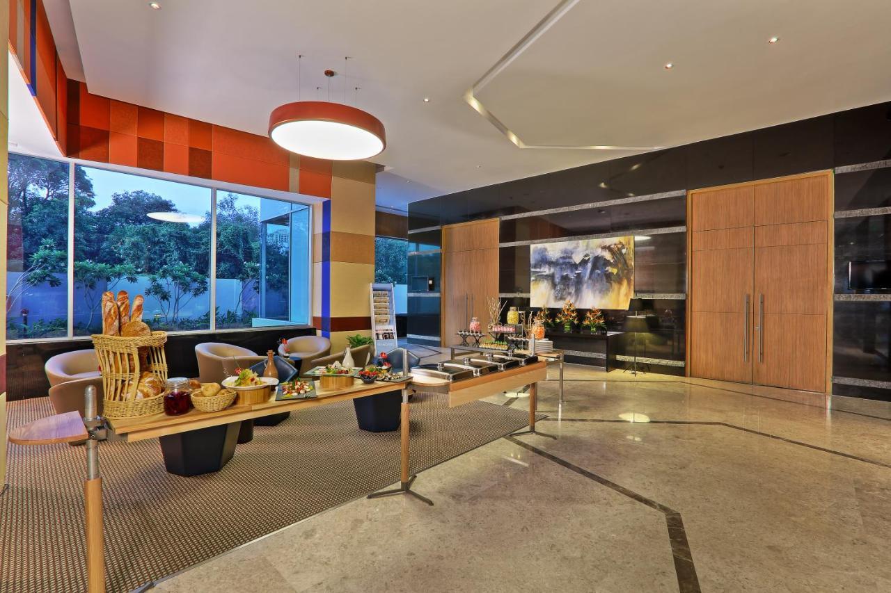 Novotel Chennai Sipcot Εξωτερικό φωτογραφία The lobby