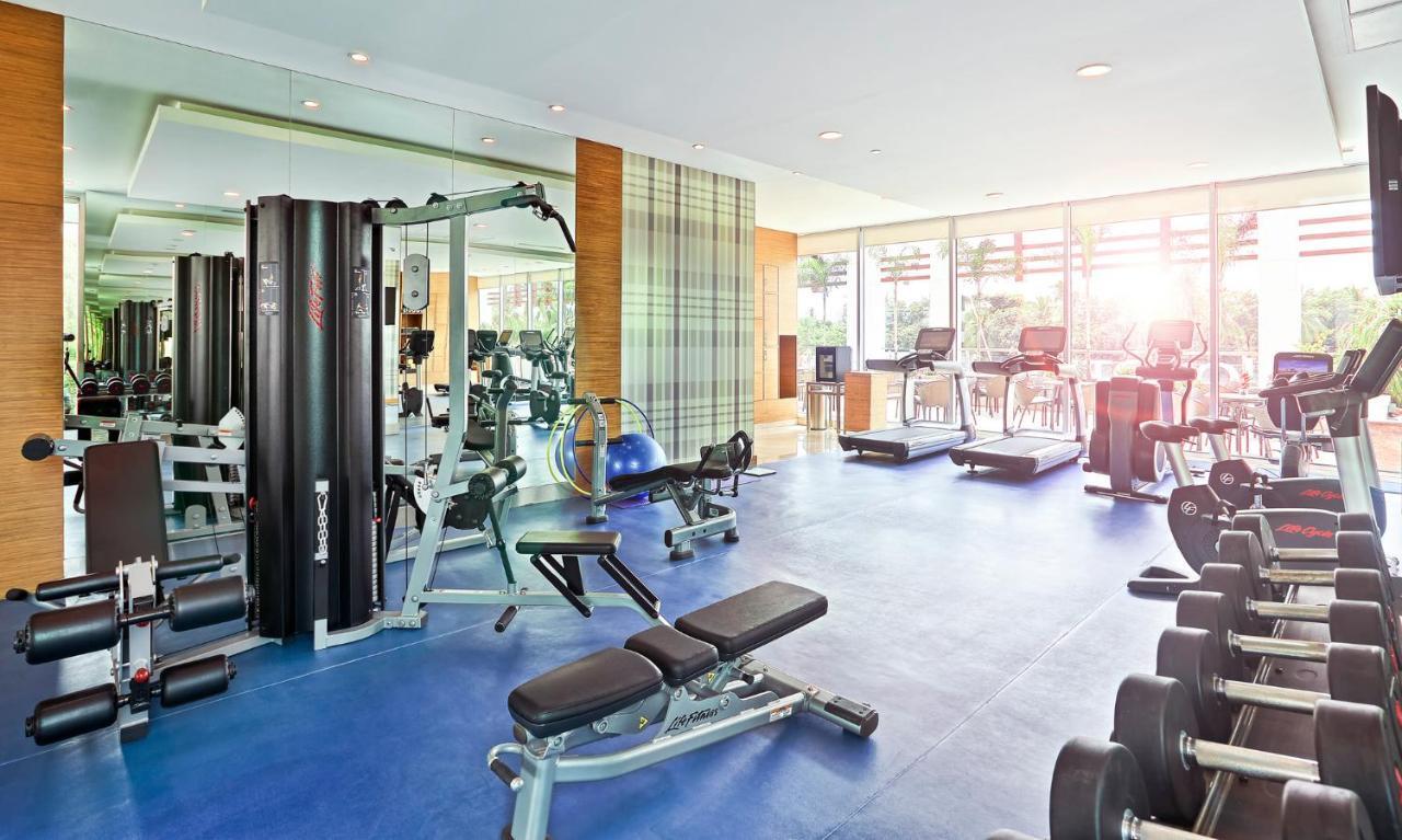Novotel Chennai Sipcot Εξωτερικό φωτογραφία The gym at the InterContinental