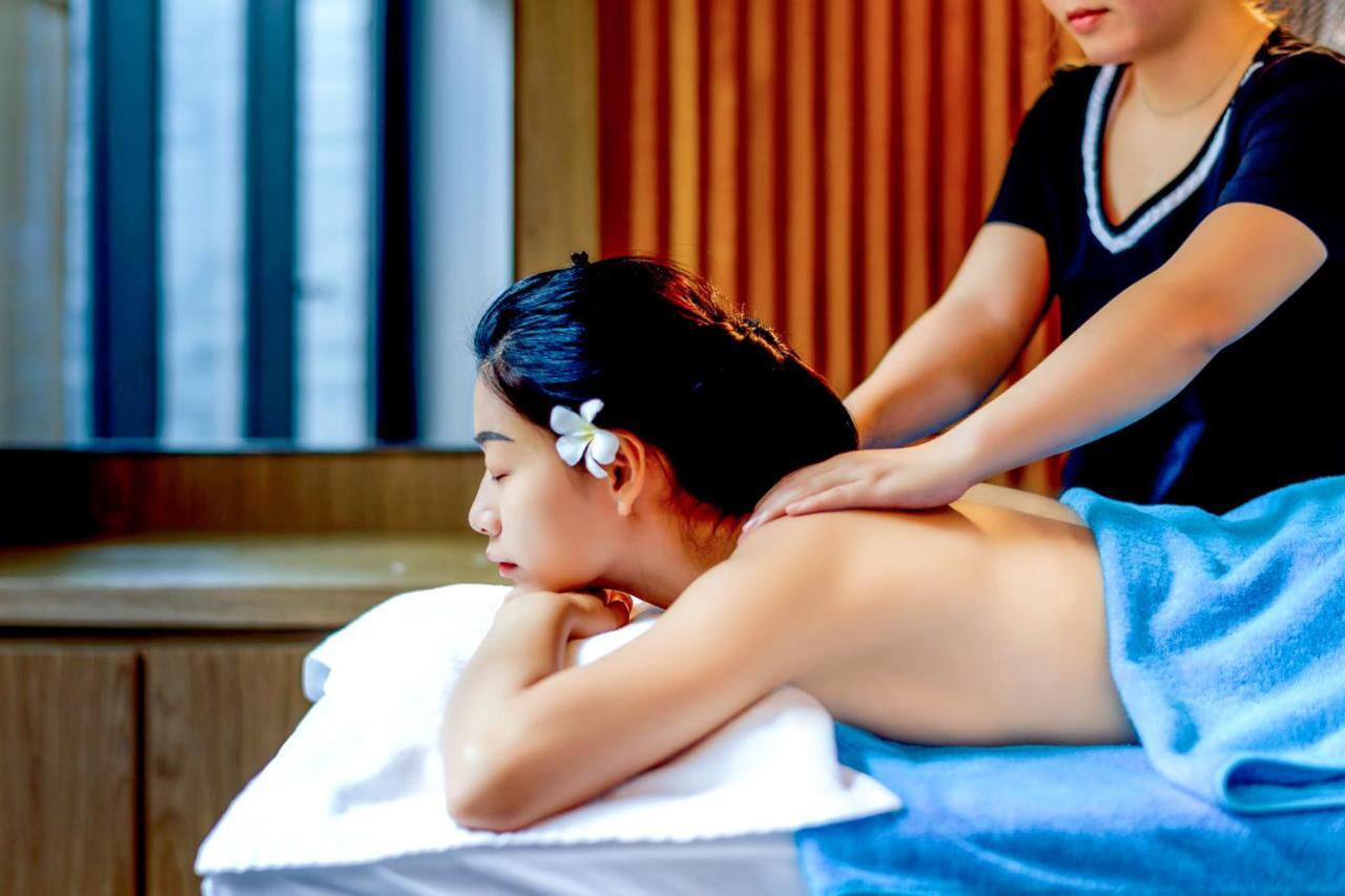 Novotel Chennai Sipcot Εξωτερικό φωτογραφία Thai massage
